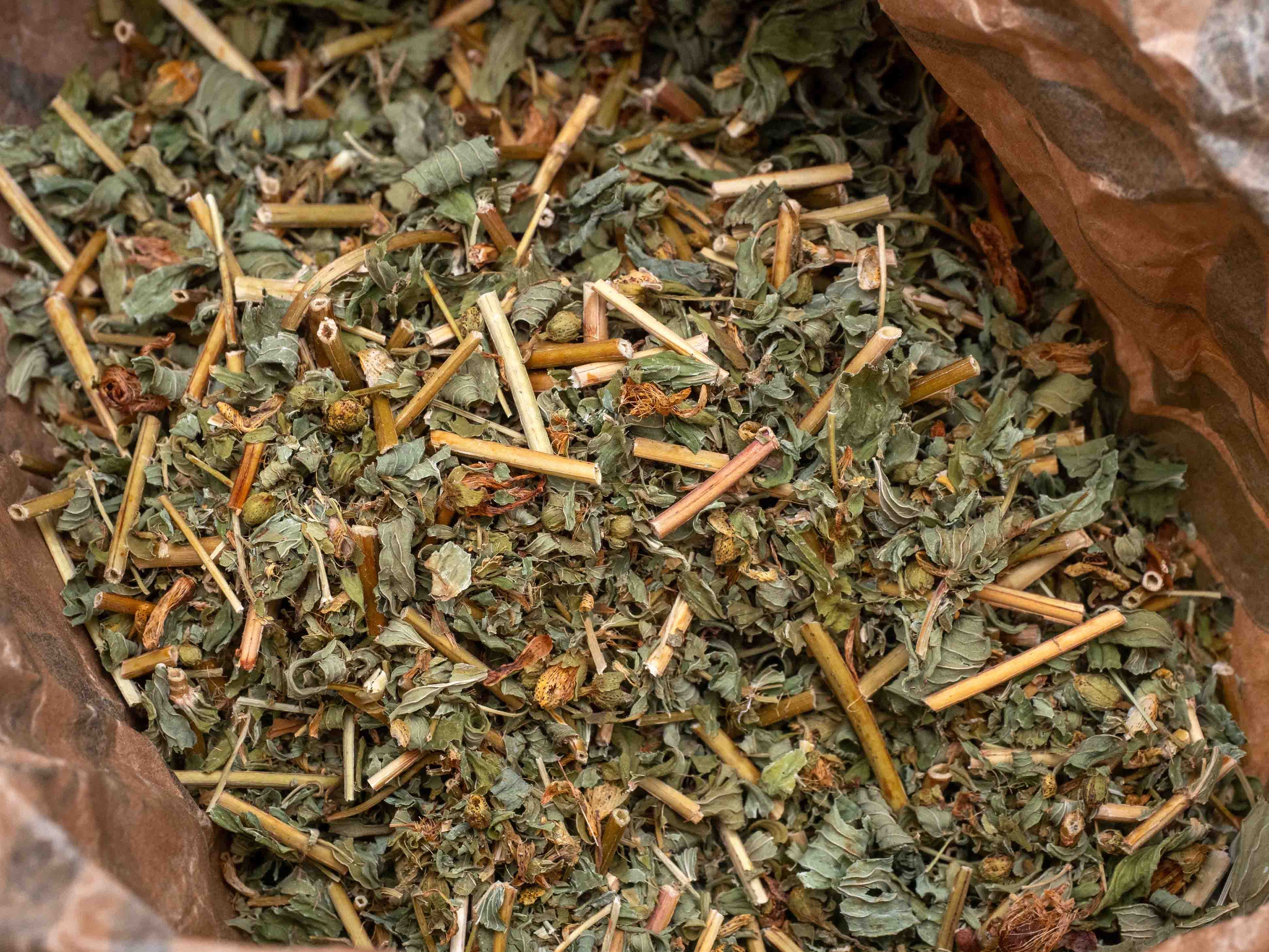 Té perforado de hierba de San Juan (Hypericum perforatum) 